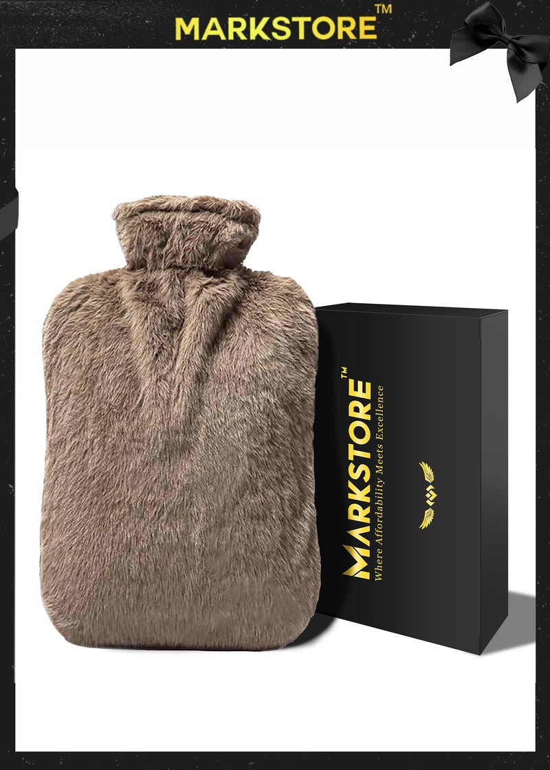 مارك ستور كيس الماء الساخن مع غطاء ناعم 2 لتر، كيس الماء الساخن المطاطي الكلاسيكي للتشنجات والرقبة وتخفيف آلام الكتفين، حزمة باردة ساخنة للعلاج الساخن والبارد وتدفئة القدمين - Image 1